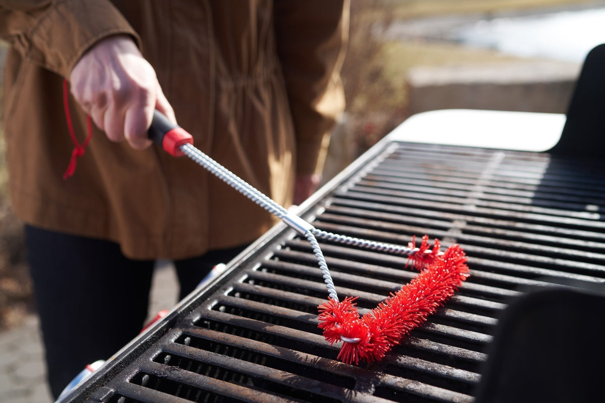 How to Clean your Barbecue with a Weber Cold Cleaning Grill Brush
