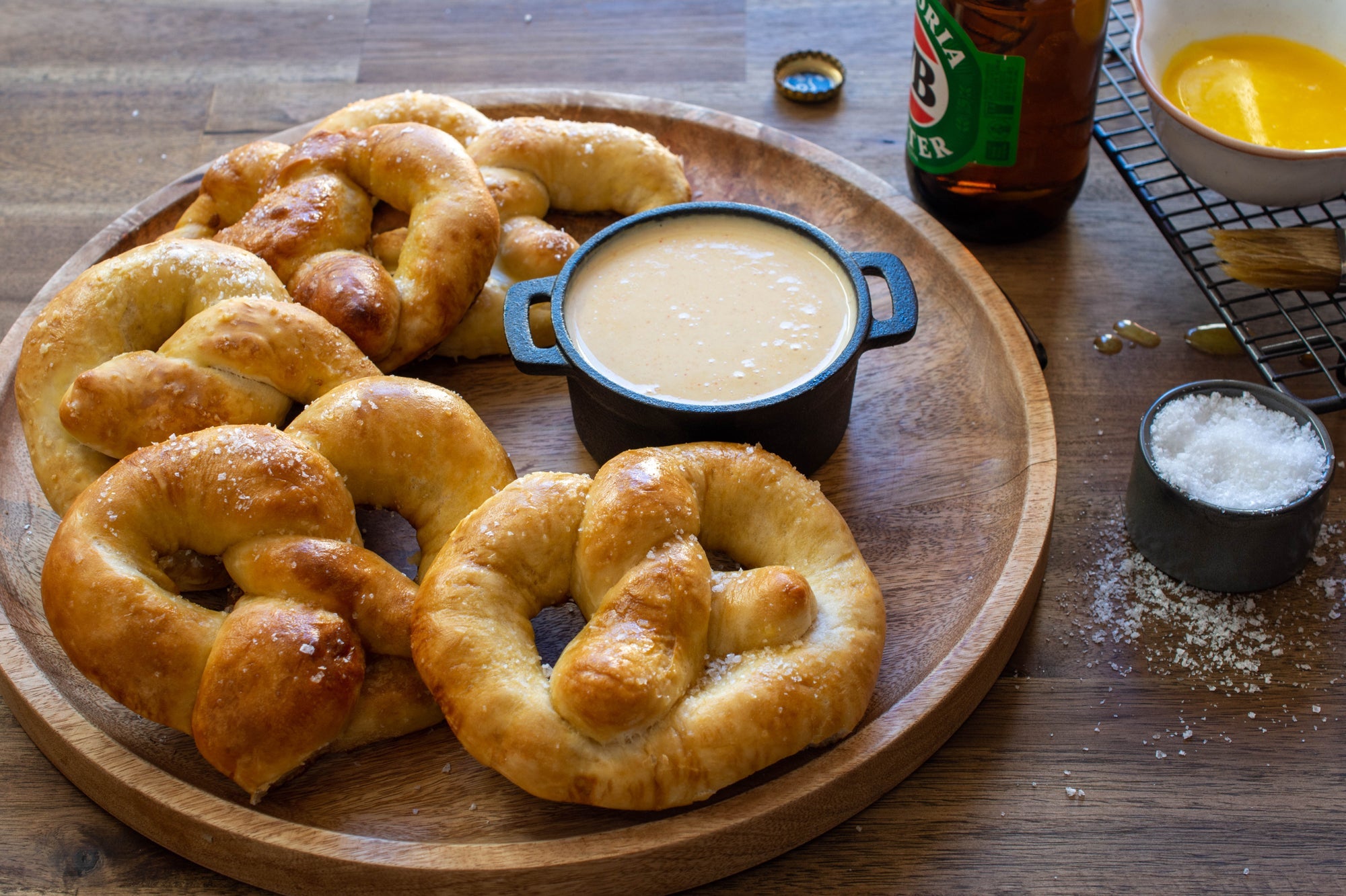 Vb Beer Pretzels With Cheese Dipping Sauce