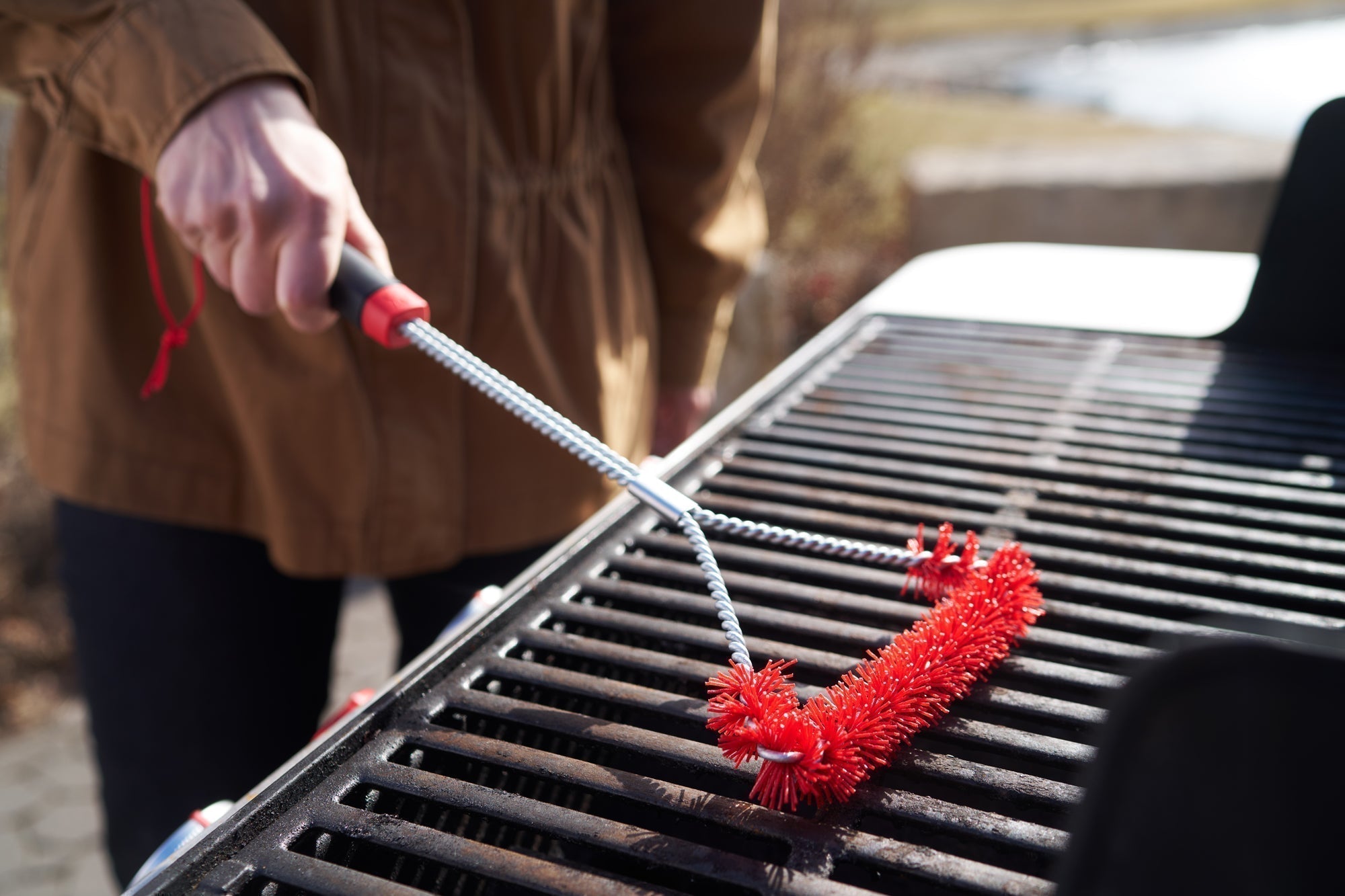 How to Clean your Barbecue with a Weber Cold Cleaning Grill Brush