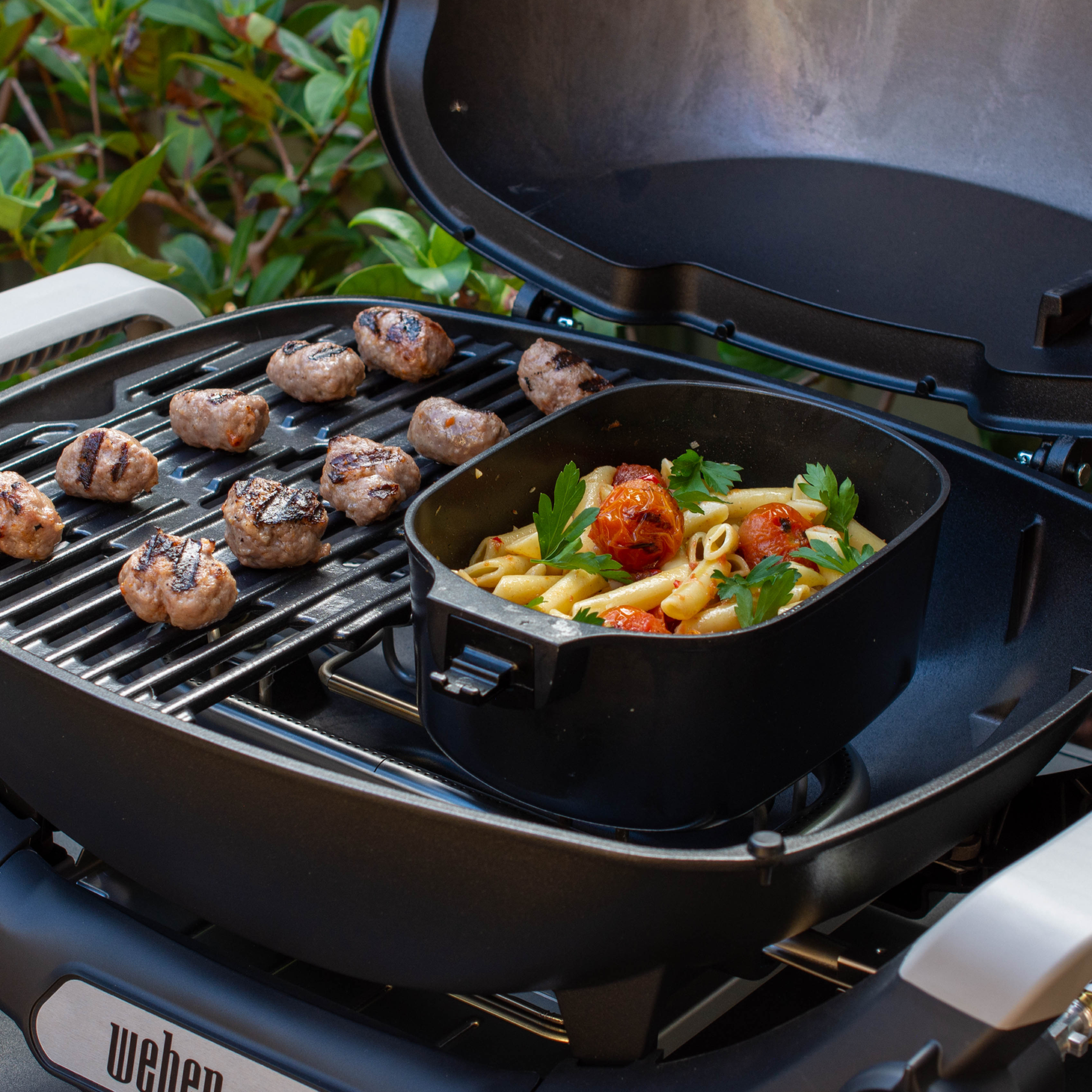 Baby Q® (G3) Saucepan and Trivet