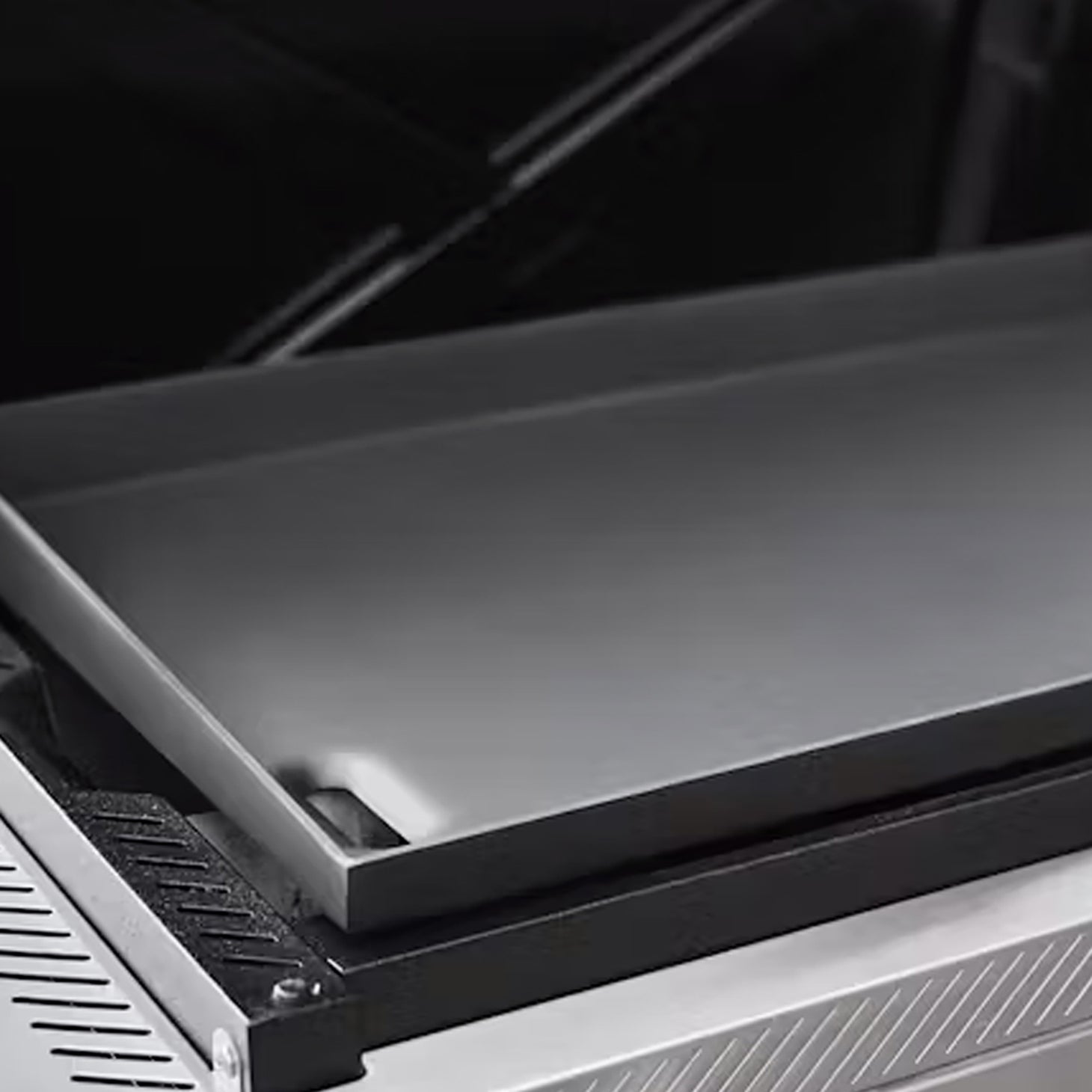 Slate™ 3-Burner Premium Griddle (30") LPG